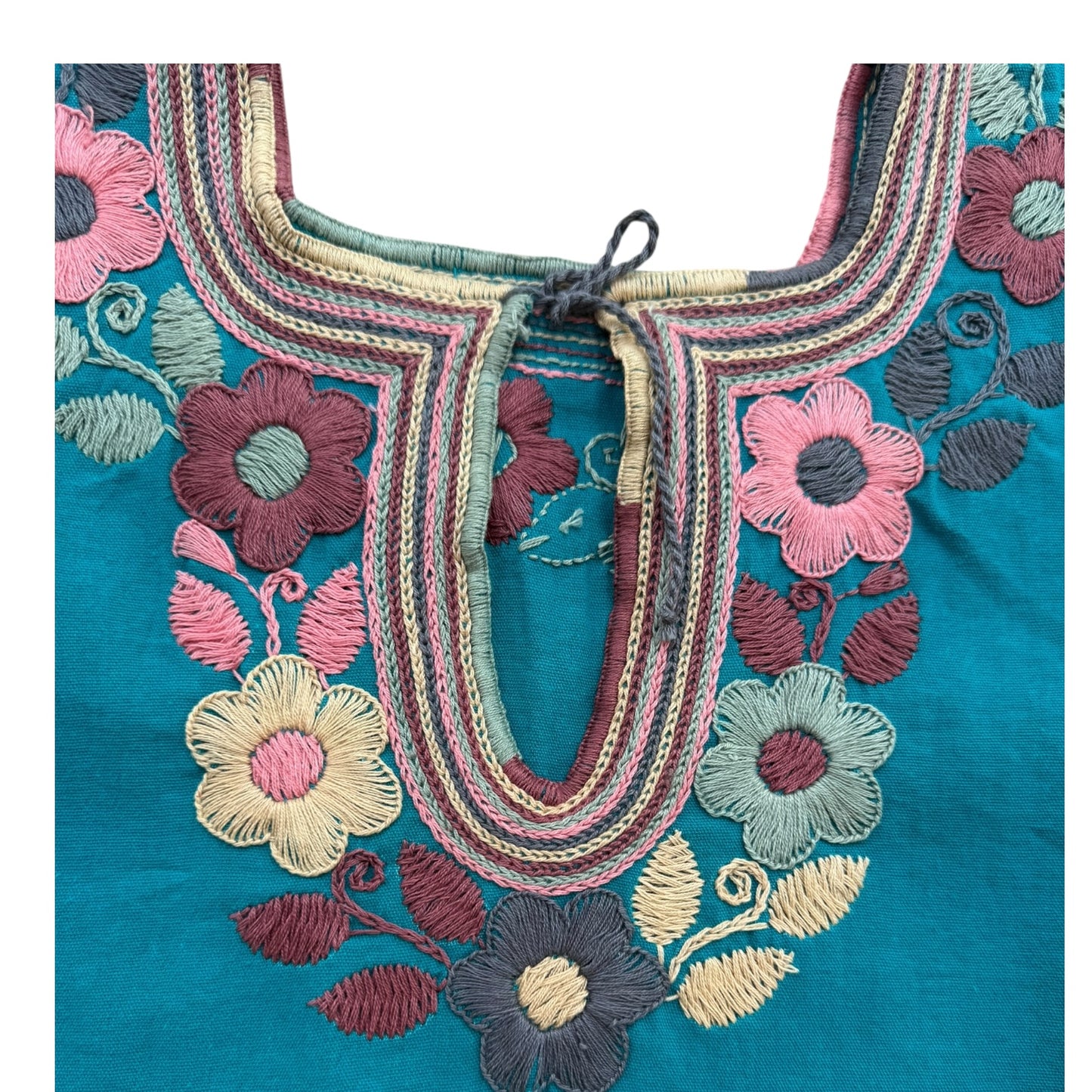 Blusa de manta bordada a mano talla XXL modelo Cadenilla Flor
