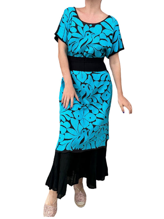 Vestido Jalapa de Díaz bordado a mano relleno celeste