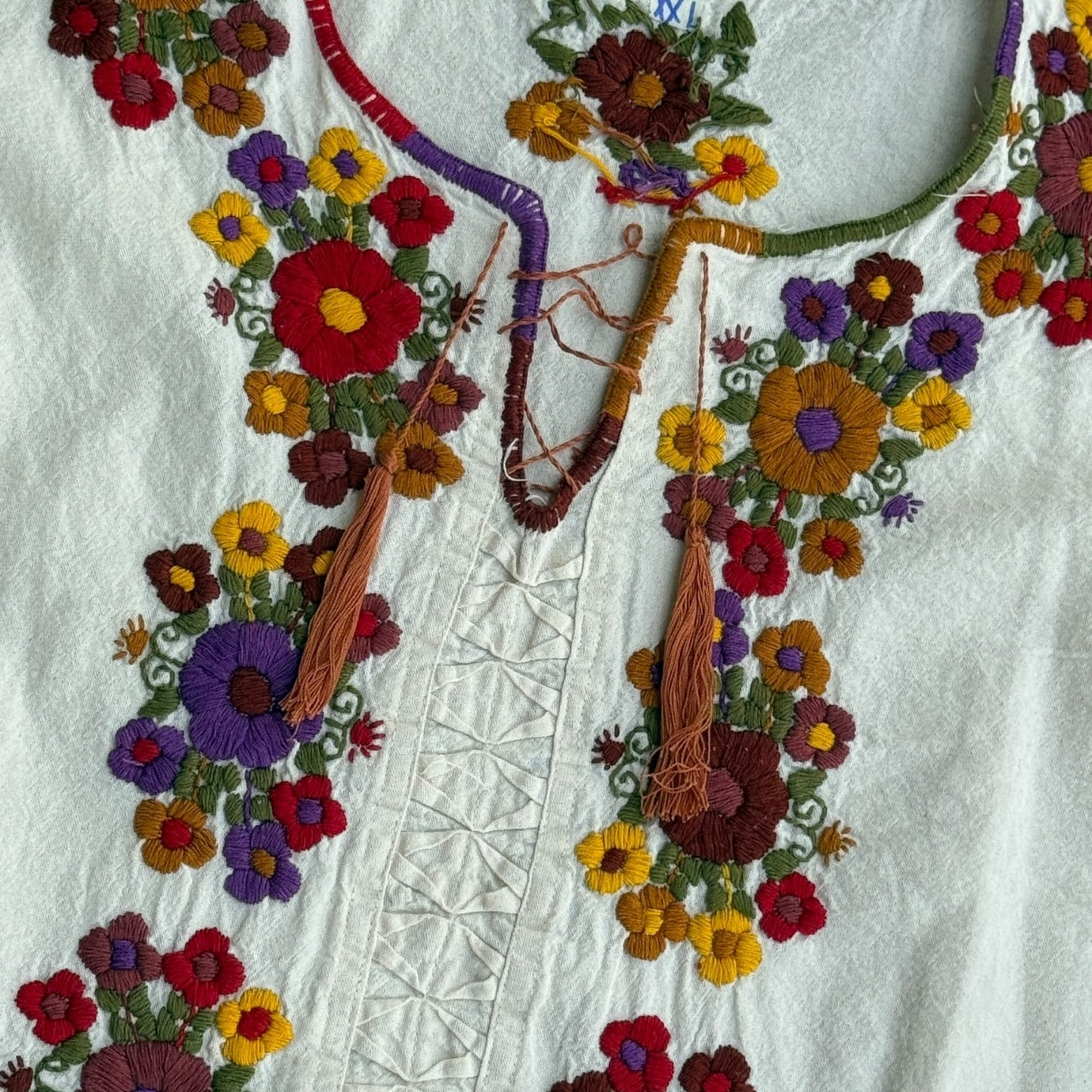 Blusa de manta bordada a mano talla XXL