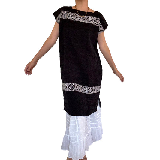 Huipil hecho en Telar de cintura con hilo de algodón modelo noche