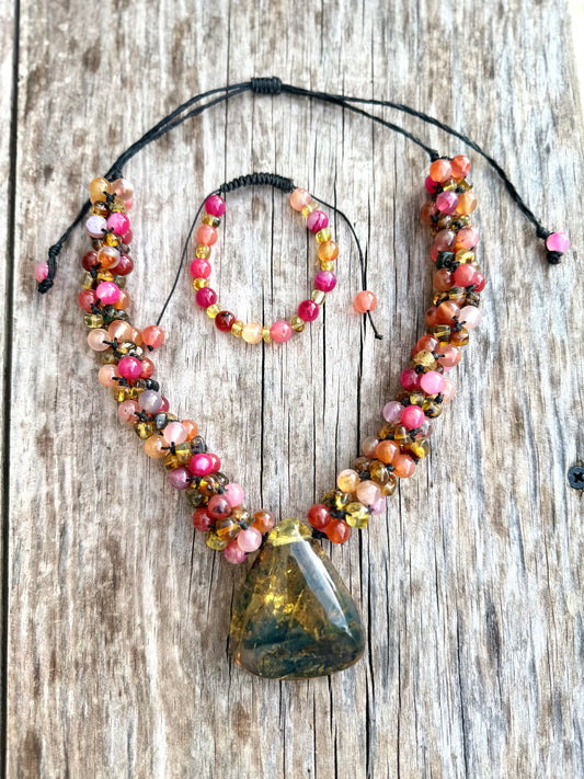 Juego Collar, Aretes y Pulsera de Ámbar, Ágata y Macramé