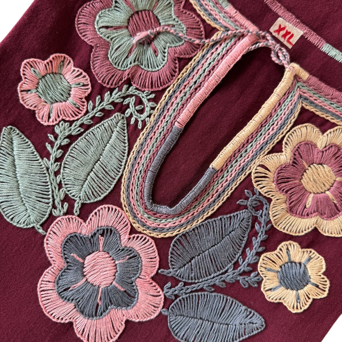 Blusa de manta bordada a mano talla XXL modelo Cadenilla Flor