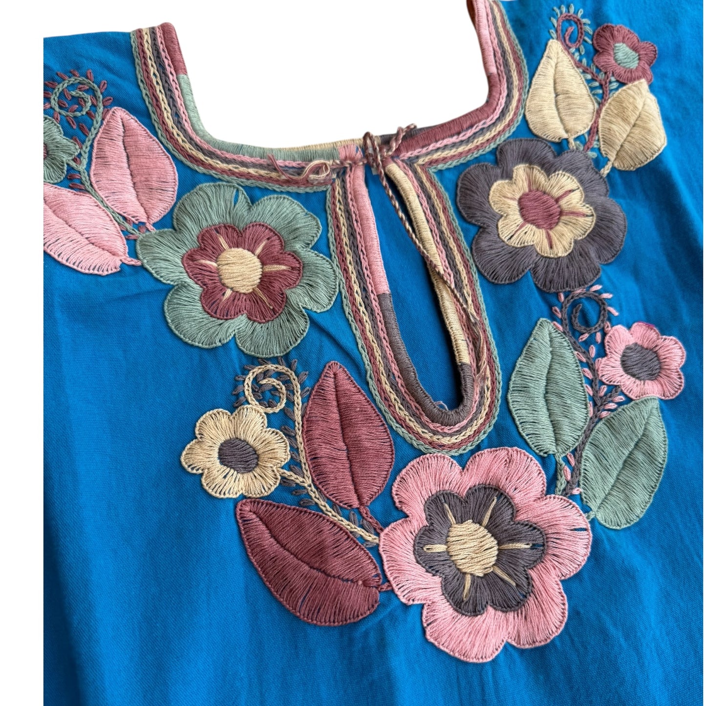 Blusa de manta bordada a mano talla XXL modelo Cadenilla Flor