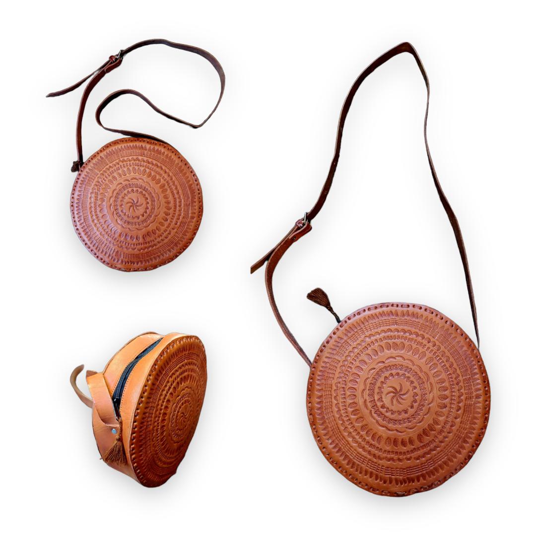 Bolsa Redonda de Piel con Grabado Artesanal Mexicana