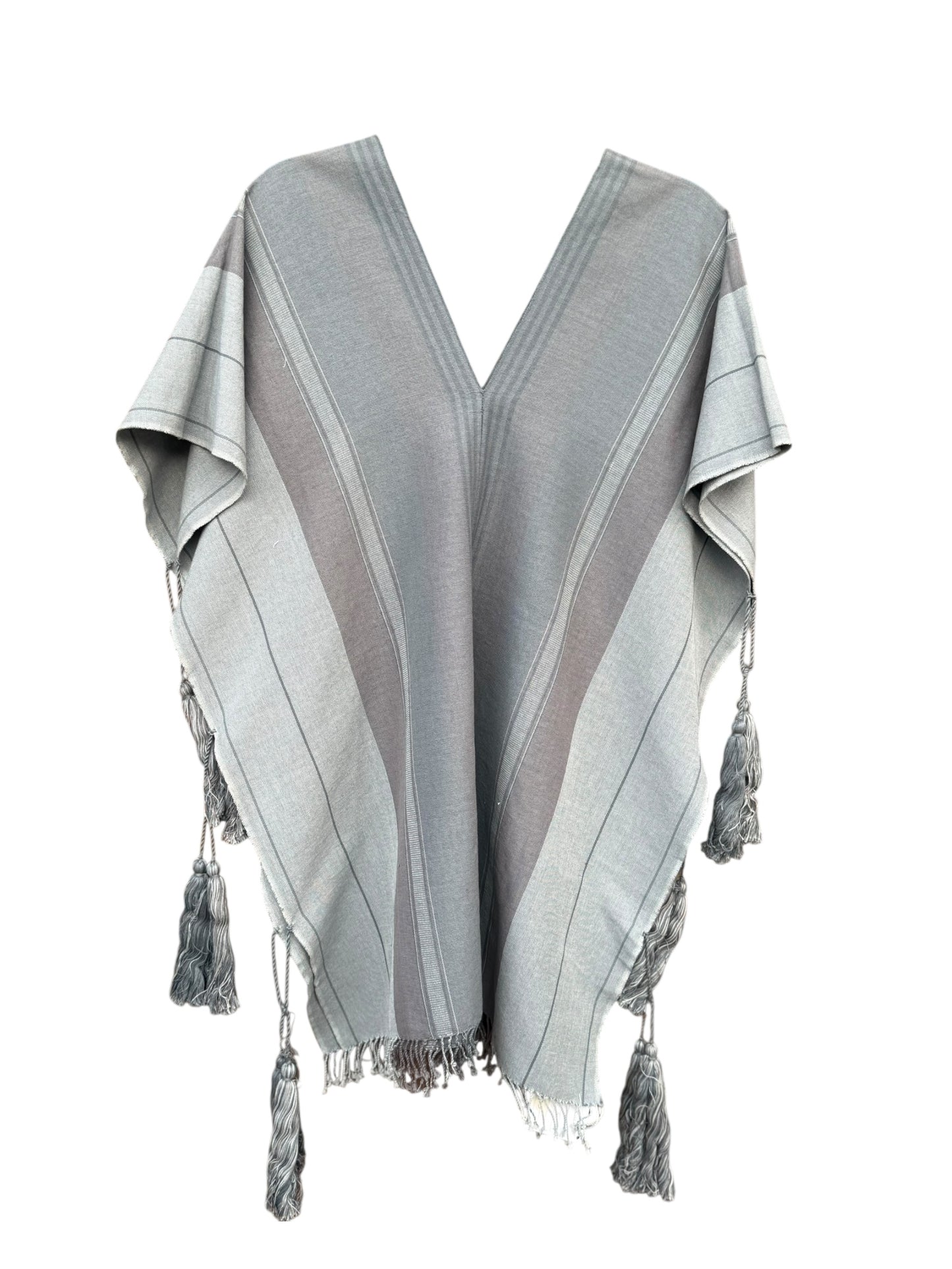Poncho hecho en telar de cintura Gris