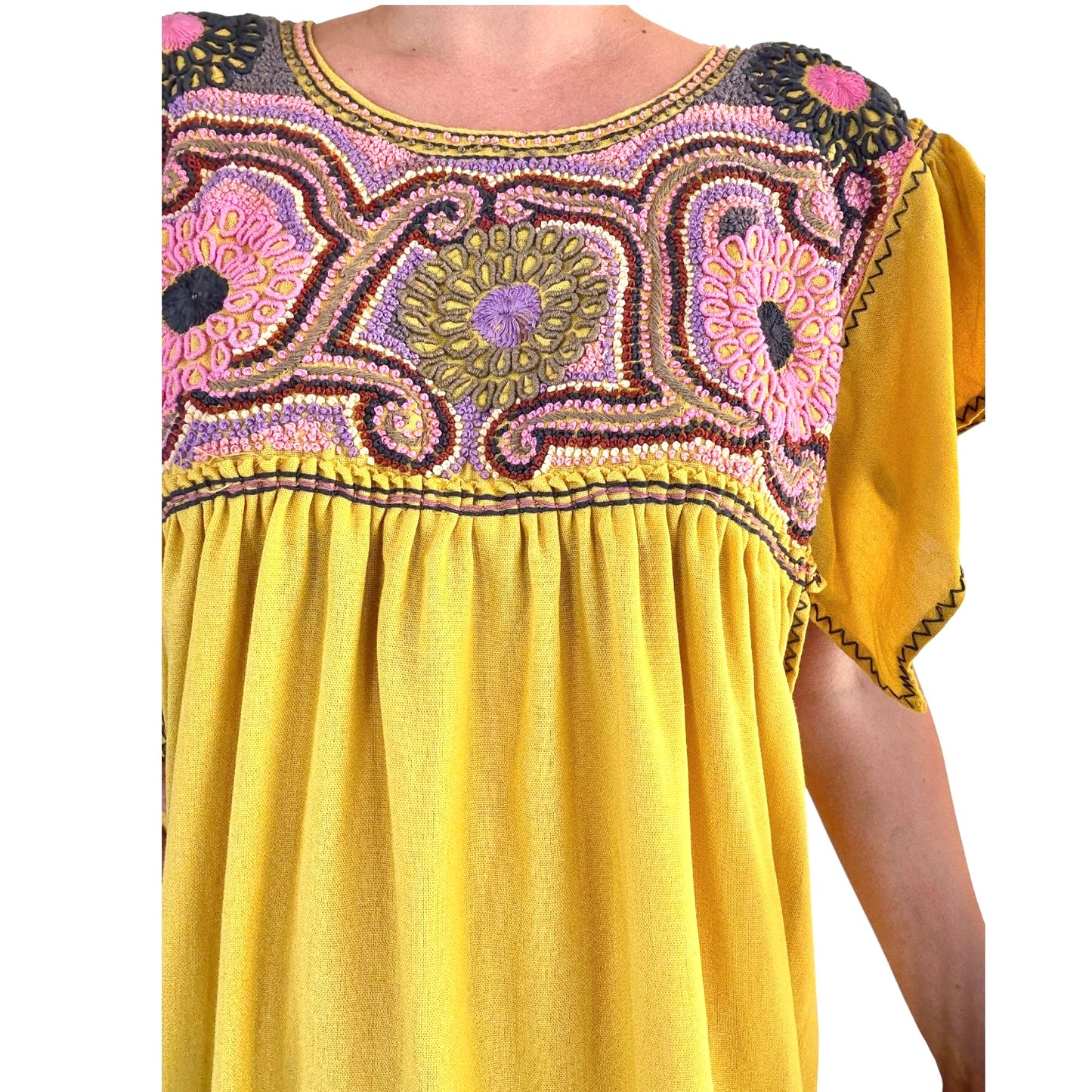 Vestido de lino Bordado a mano Artesanal Mexicano modelo Almira