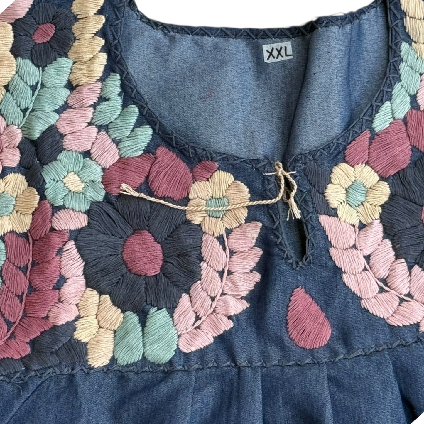 Blusa de mezclilla bordada a mano talla XXL modelo Macarena