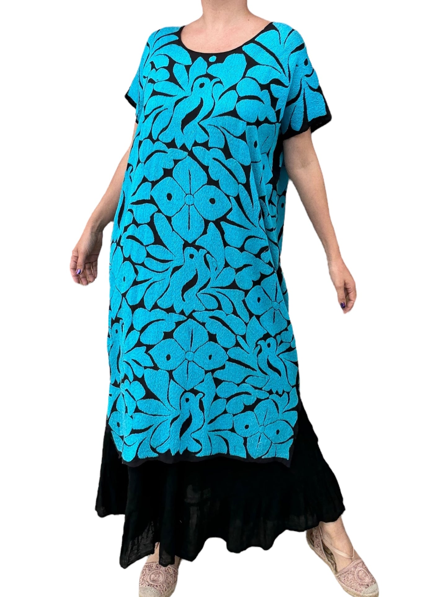 Vestido Jalapa de Díaz bordado a mano relleno celeste