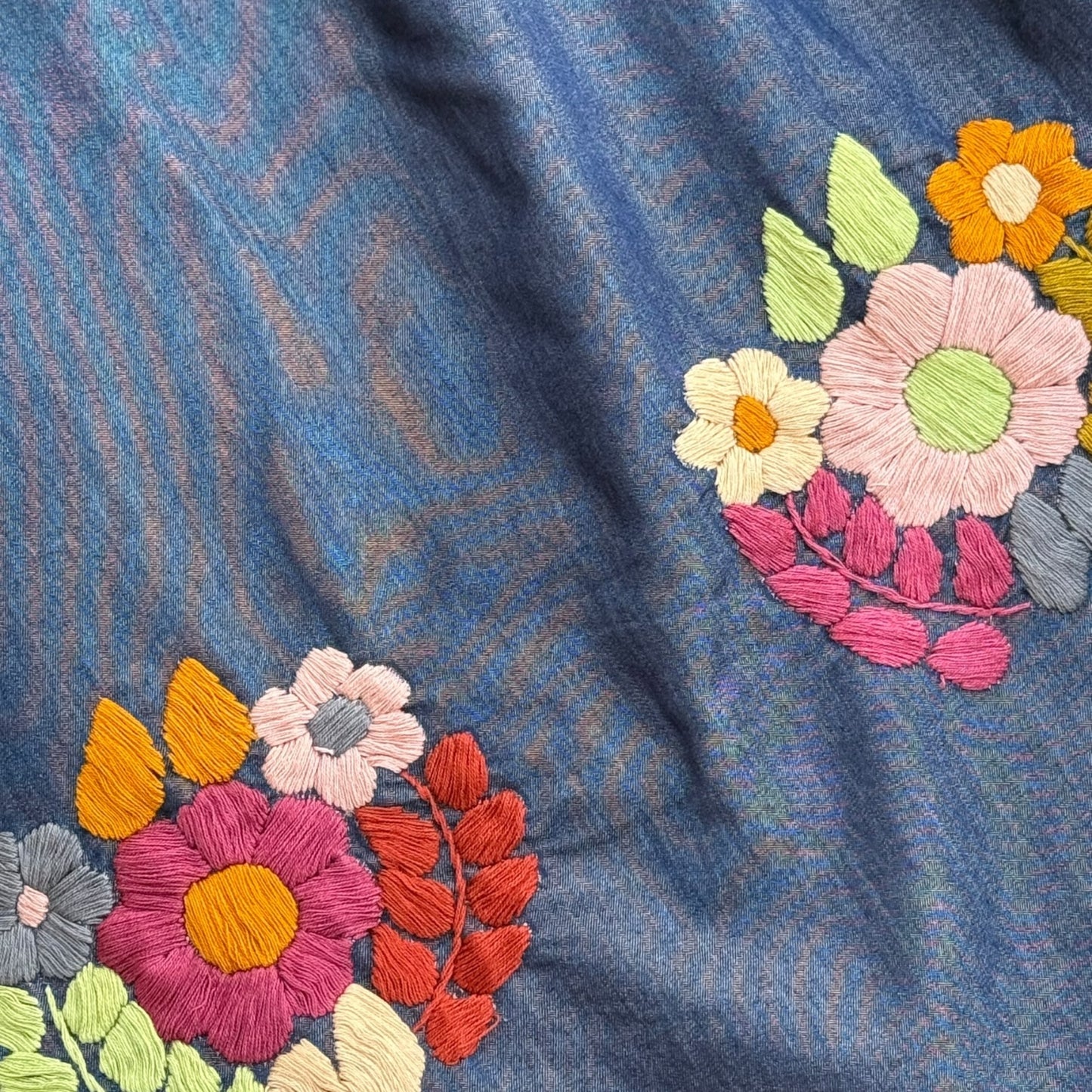 Blusa de mezclilla bordada a mano talla XXL modelo Macarena