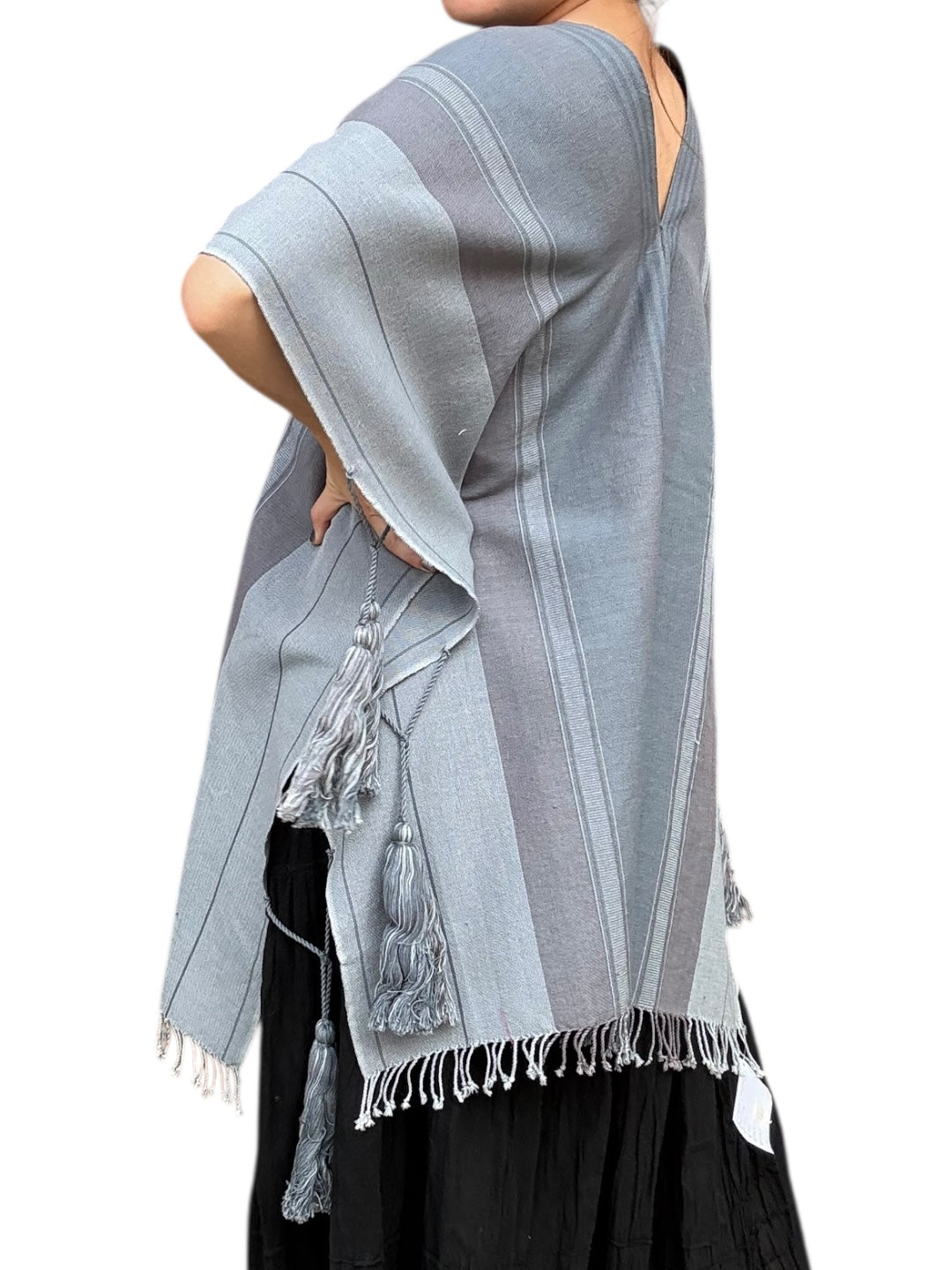 Poncho hecho en telar de cintura Gris
