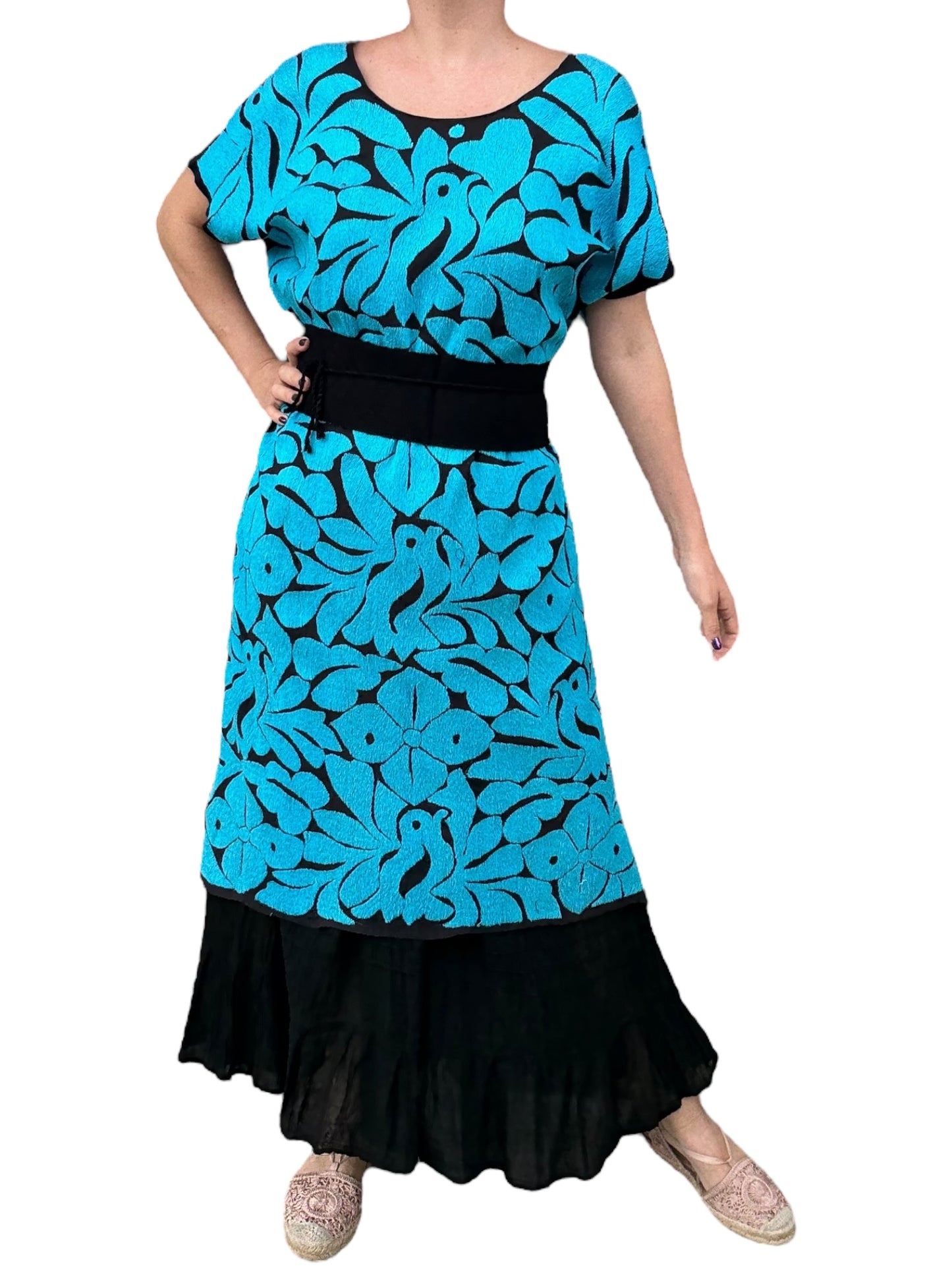 Vestido Jalapa de Díaz bordado a mano relleno celeste