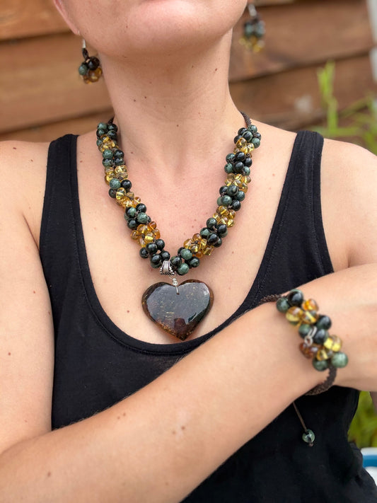 Juego Collar, Aretes y Pulsera de Ámbar, Jade y Macramé