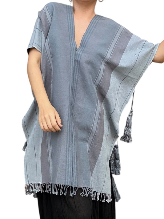 Poncho hecho en telar de cintura Gris
