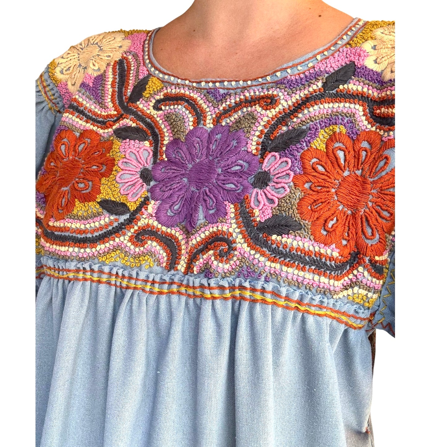 Vestido de lino Bordado a mano Artesanal Mexicano modelo Almira