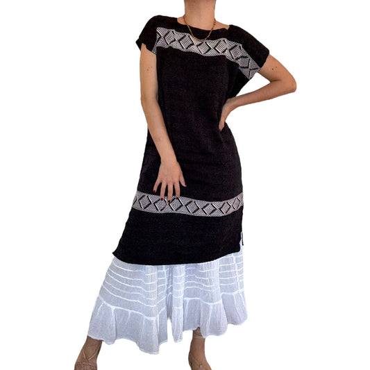 Huipil hecho en Telar de cintura con hilo de algodón modelo noche