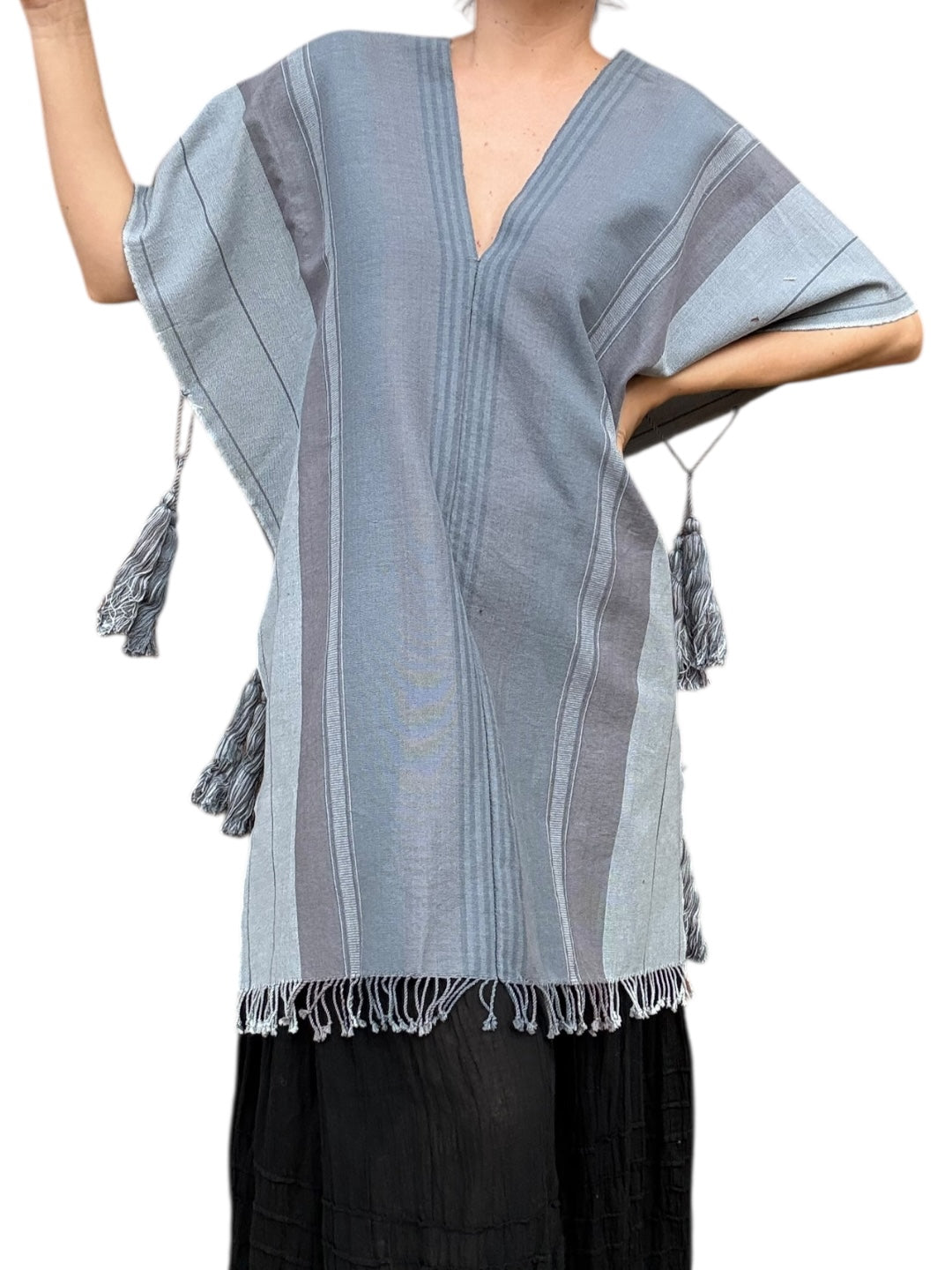 Poncho hecho en telar de cintura Gris