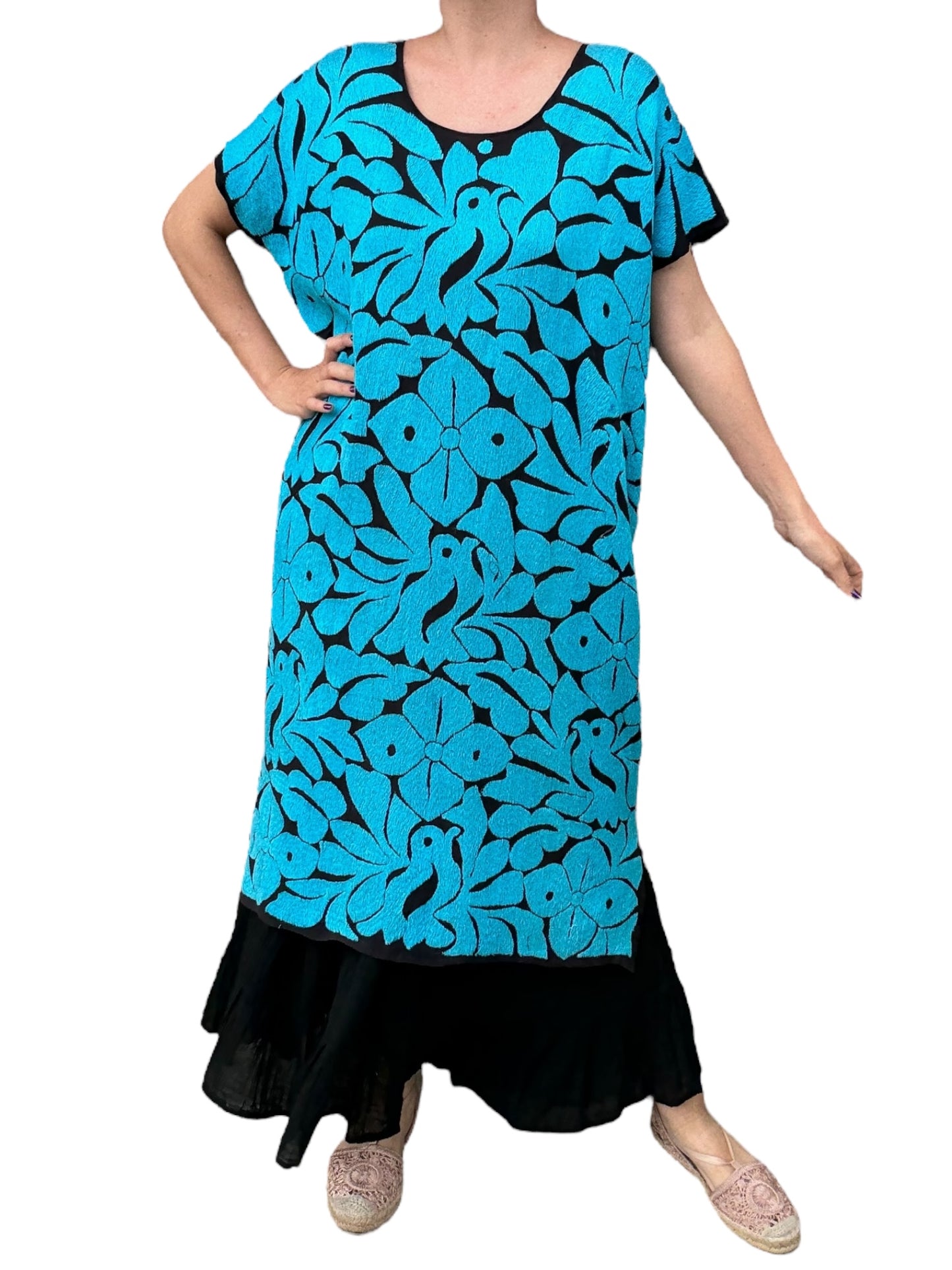 Vestido Jalapa de Díaz bordado a mano relleno celeste