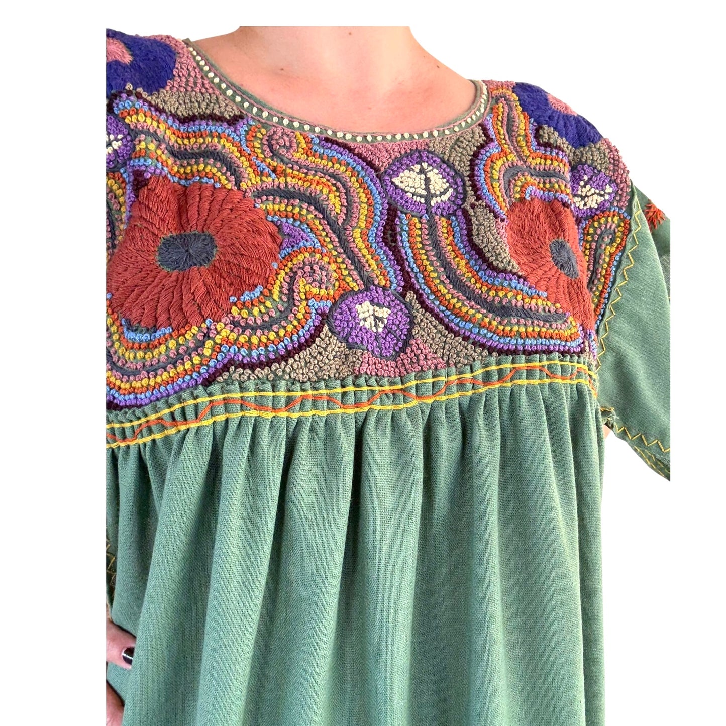 Vestido de lino Bordado a mano Artesanal Mexicano modelo Almira