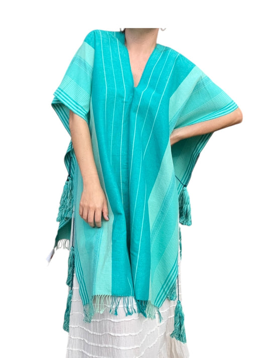 Poncho hecho en telar de cintura celeste