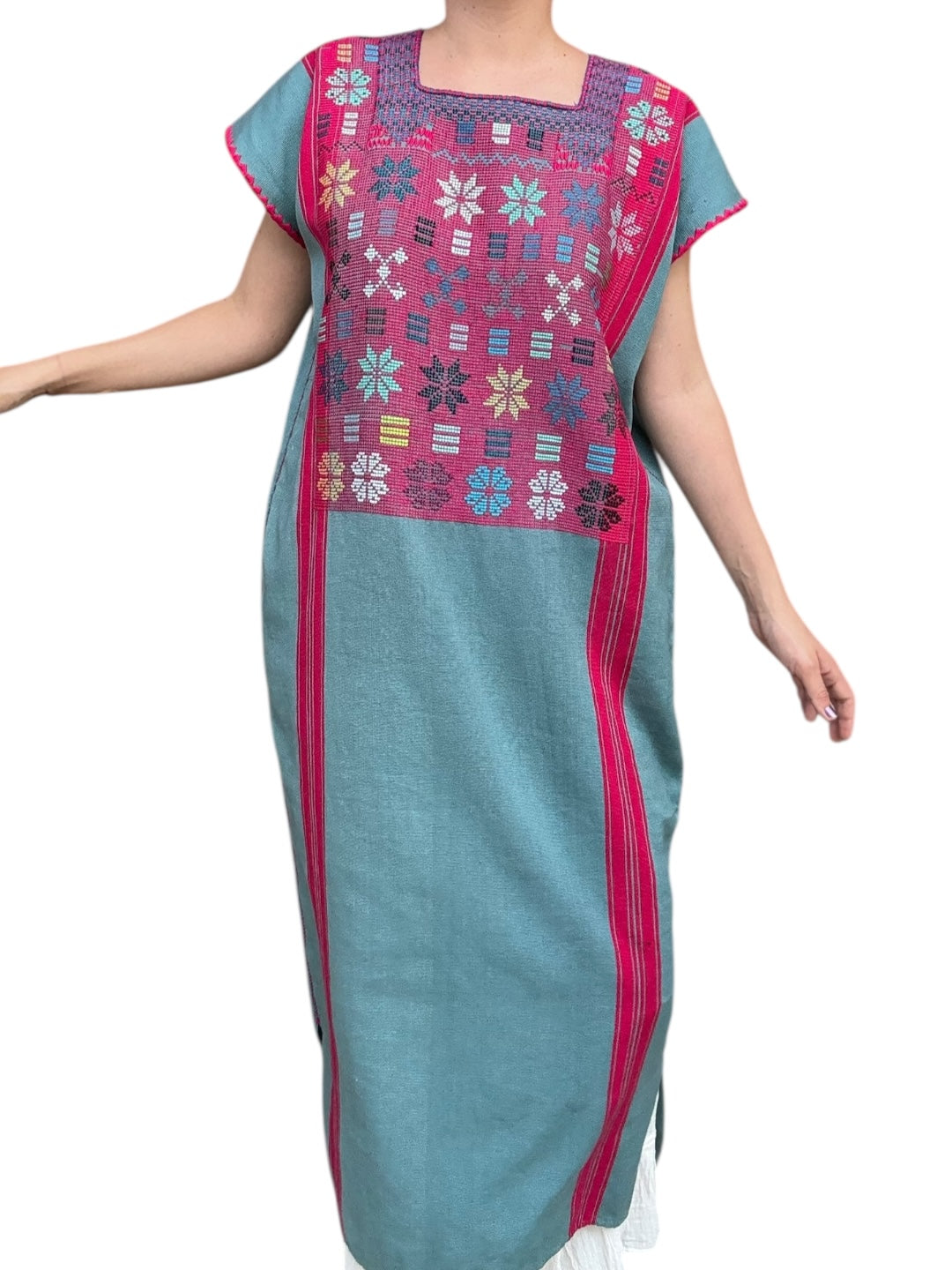 Huipil San Juan Cancuc  hecho en Telar de cintura con hilo de algodón