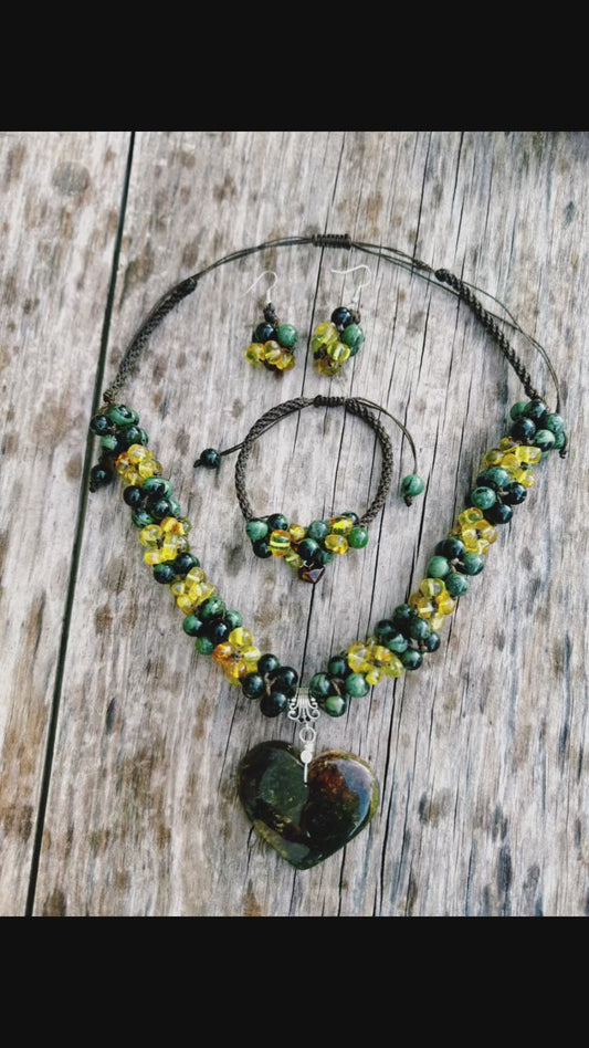 Juego Collar, Aretes y Pulsera de Ámbar, Jade y Macramé
