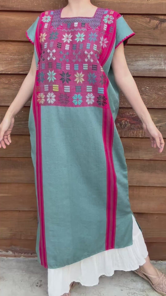 Huipil San Juan Cancuc  hecho en Telar de cintura con hilo de algodón