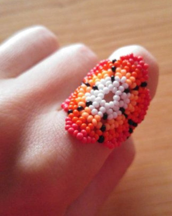 Anillo Mexicano de Chaquira modelo Flor