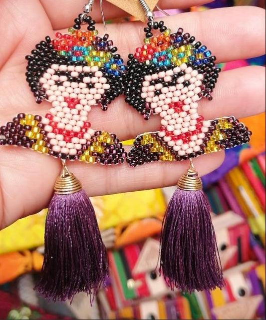 Arete Mexicano de Chaquira modelo Pompom Frida
