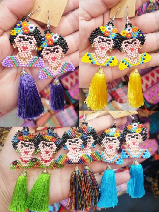 Arete Mexicano de Chaquira modelo Pompom Frida