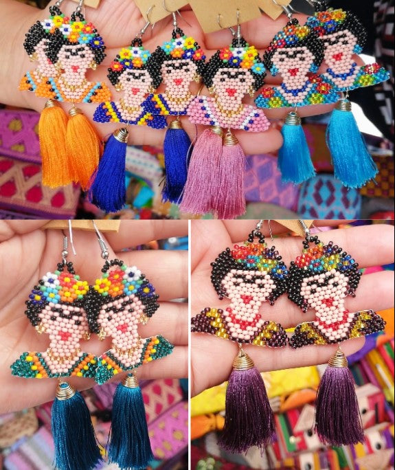 Arete Mexicano de Chaquira modelo Pompom Frida